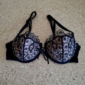 VS Very Sexy black & nude lace crochet bra 34D